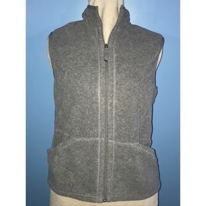 5/$25Gray fleece vest size medium
